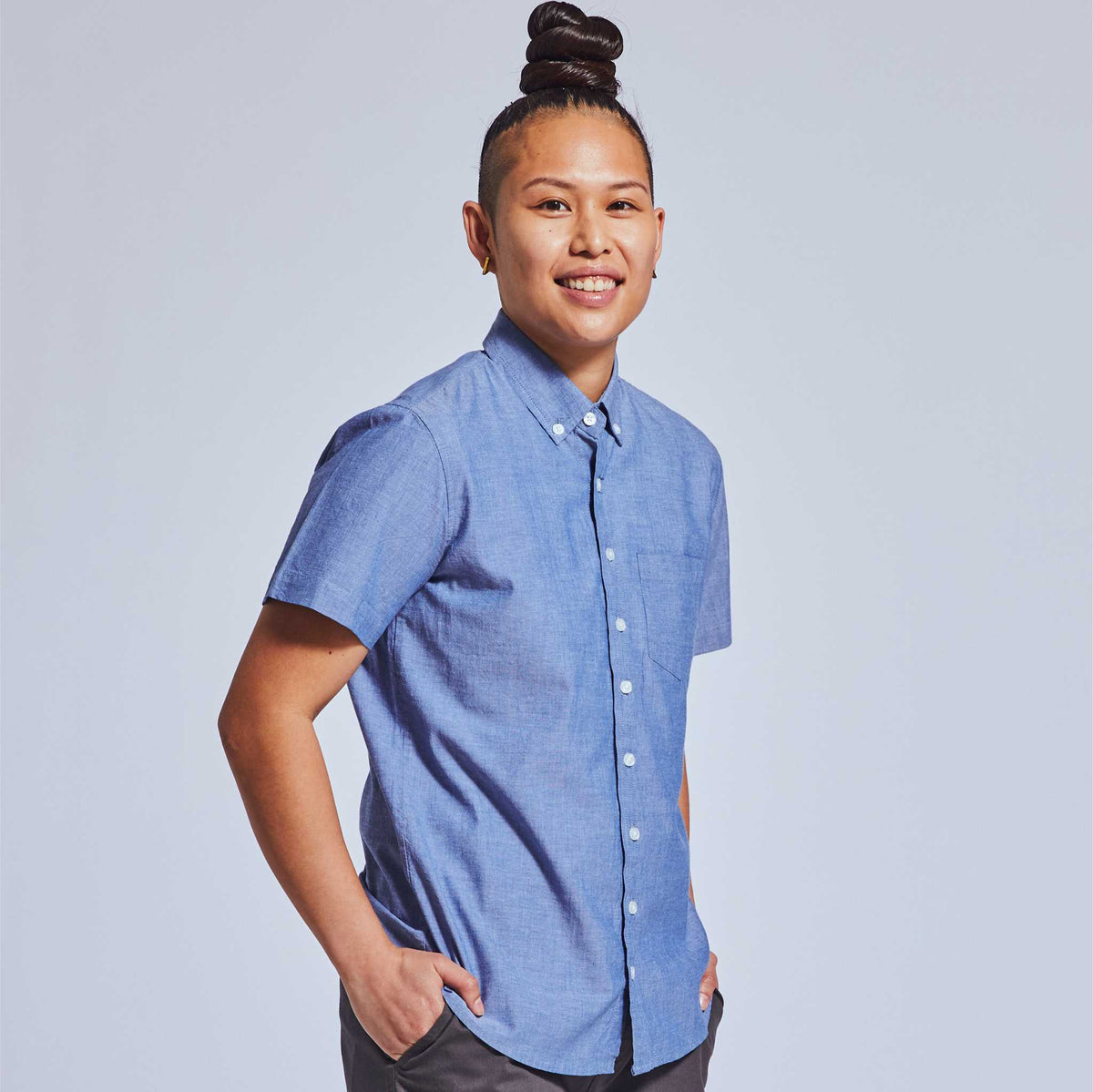 Gil Relaxed Short Sleeve Shirt in Blue Chambray