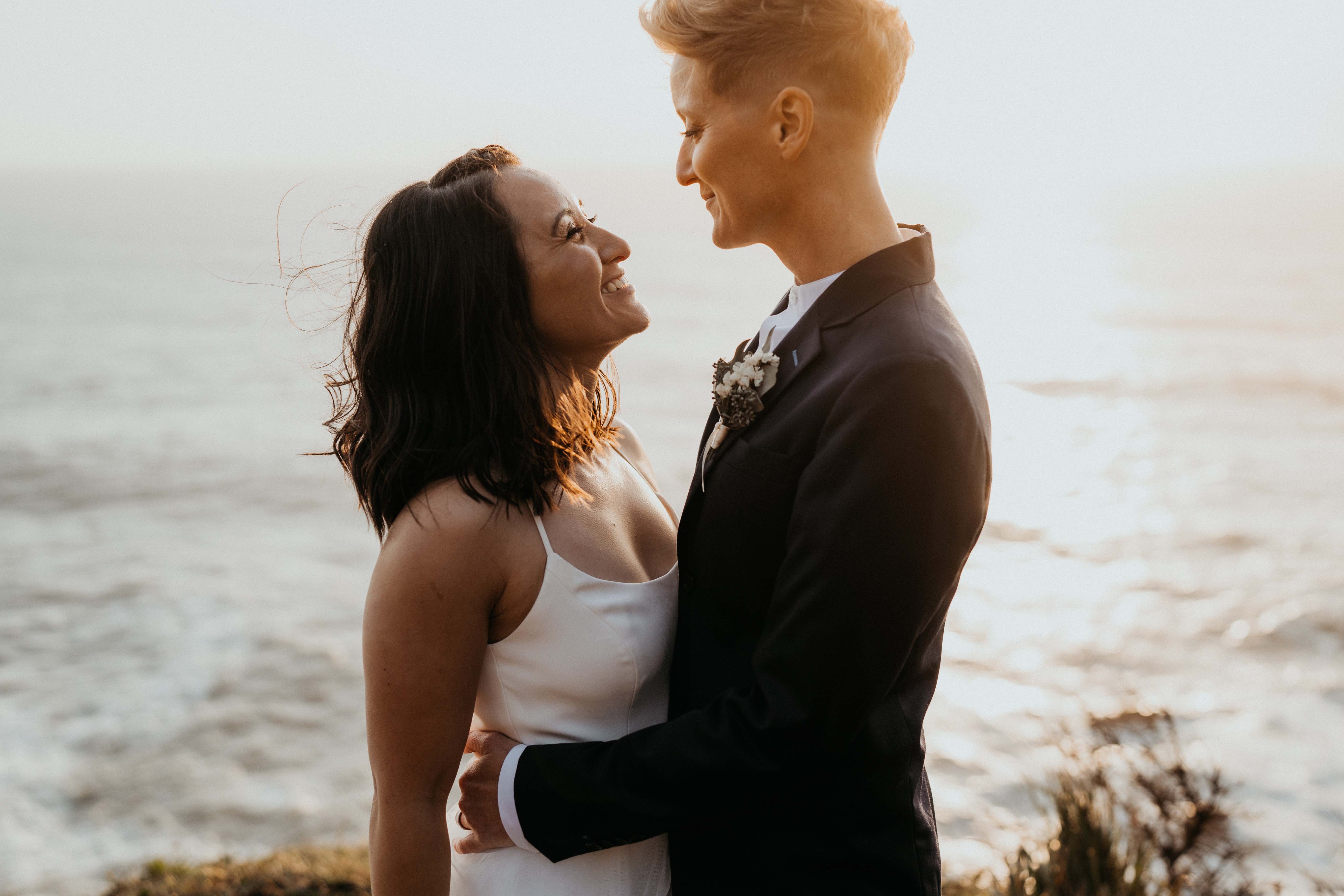 Real Weddings: Leslie and Mary's Oregon Coast Adventure Elopement – Kirrin  Finch