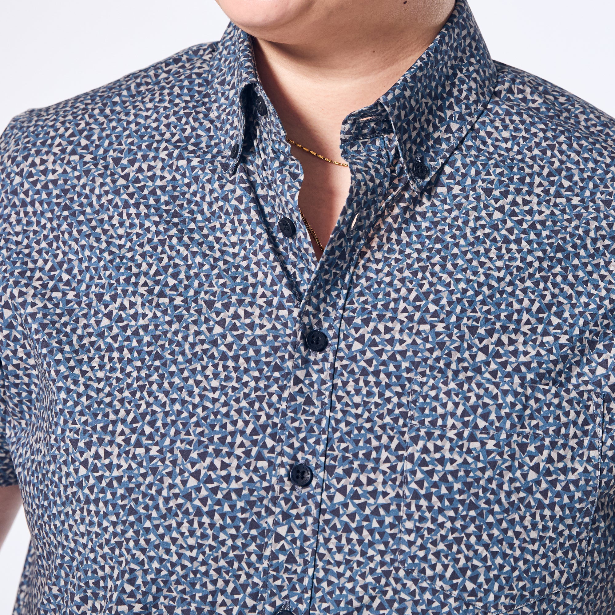Patterned short sleeved button up shirt featuring black Kirrin Finch logo buttons.