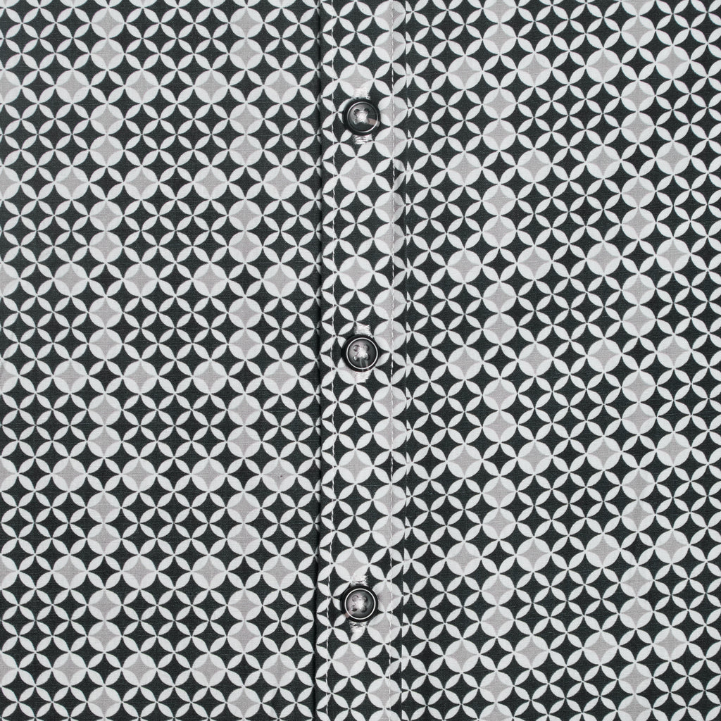 Ray shirt with a black and white geometric design. Color: Nova