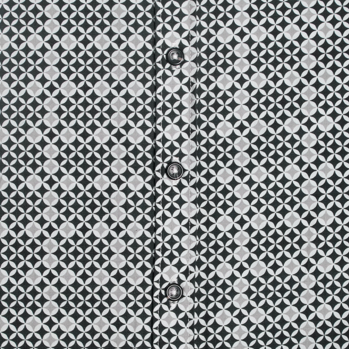 Ray shirt with a black and white geometric design. Color: Nova